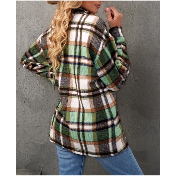 Cozy Plaid Button up Pocket Jacket Shacket - Picture 3 of 3